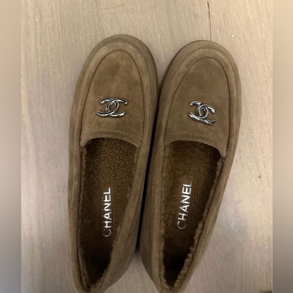 Chanel Brown Suede Shearling Loafers - 9